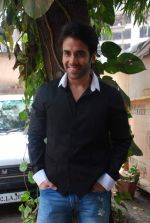 Tusshar Kapoor on the sets of Shekar Suman_s Movers N Shakers in Goregaon, Mumbai on 29th March 2012 (13).JPG